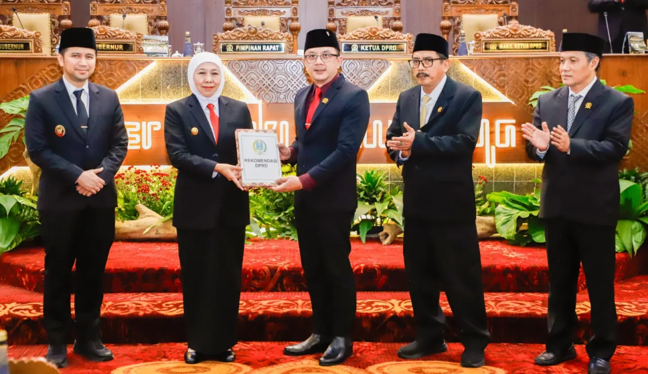 Tepat di Hari Lahir ke-60 Gubernur Khofifah, DPRD Jatim Setujui LKPJ Akhir Tahun Anggaran 2024