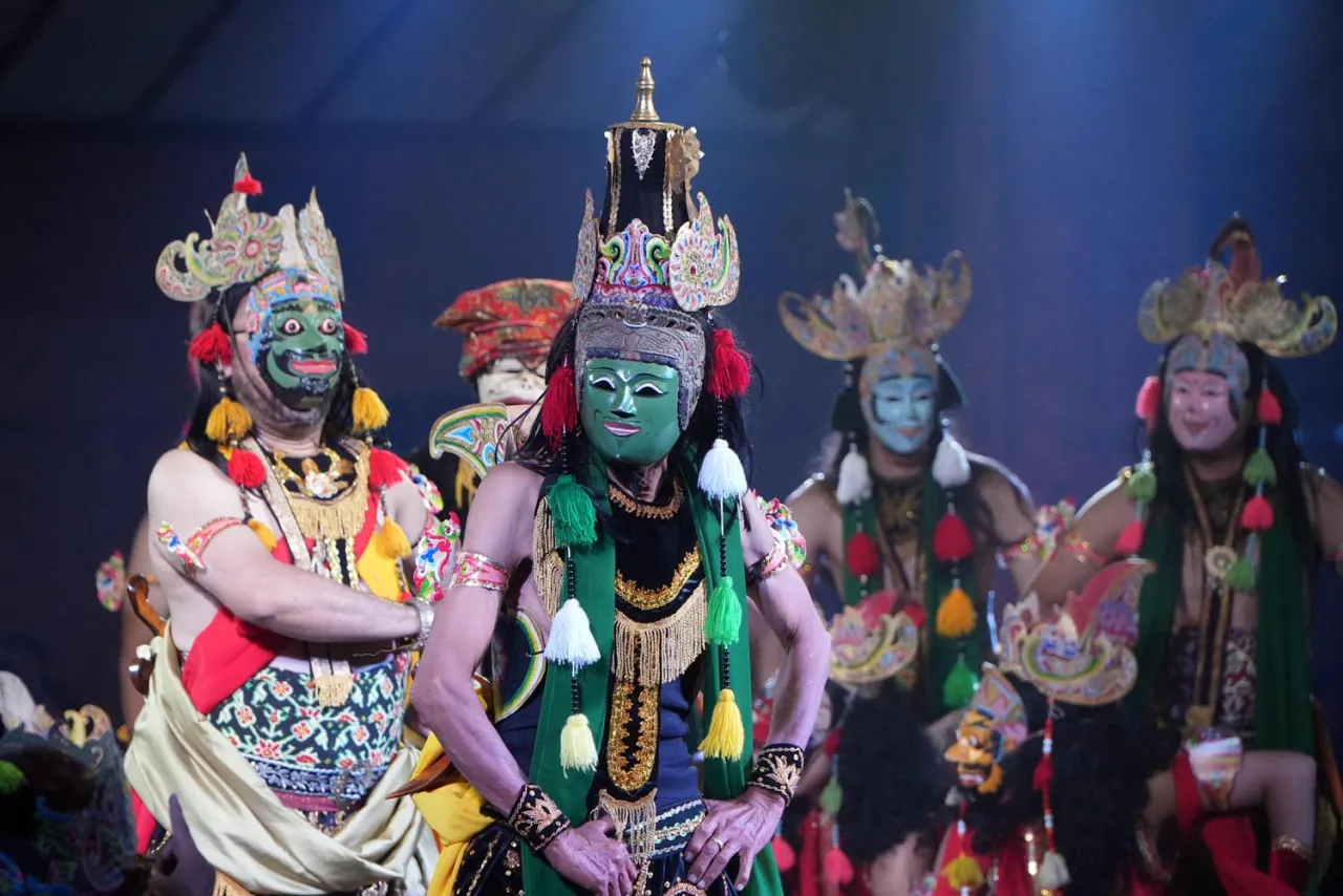 Pementasan Wayang Topeng Panji