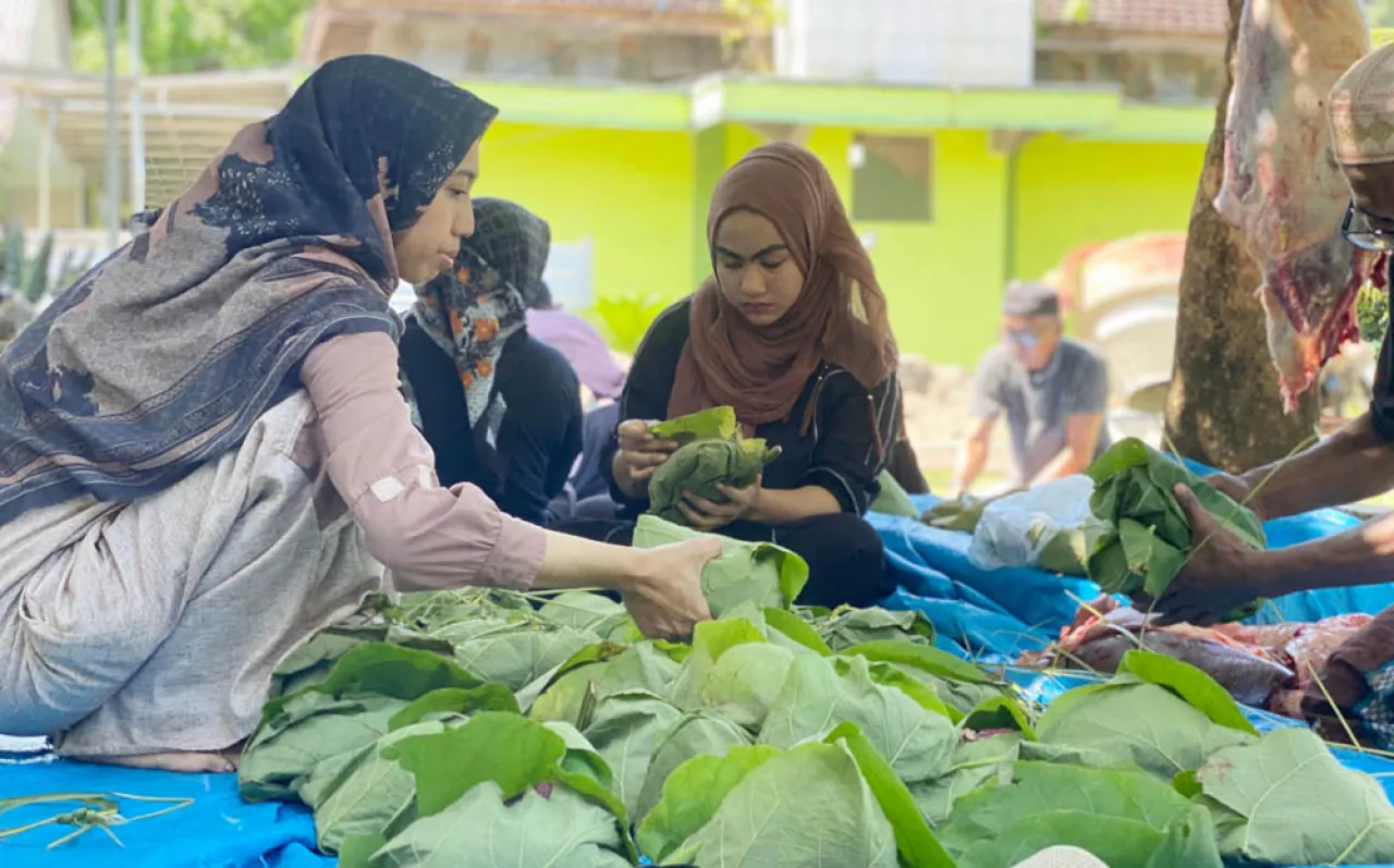 SDIT Al Huda Bawean Rayakan Idul Adha Ramah Lingkungan, Gunakan Daun Jati Gantikan Kantong Plastik