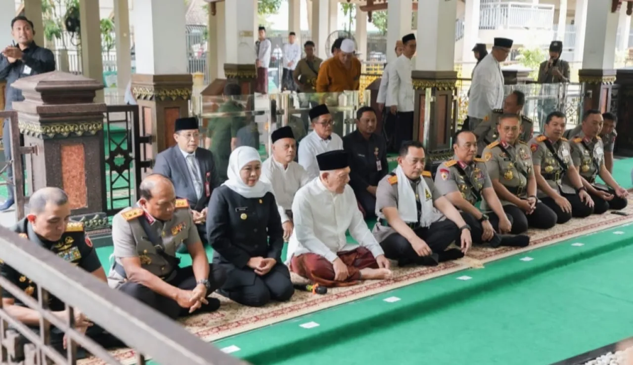 Gubernur Khofifah Dampingi Kapolri Ziarah Makam Gus Dur di Tebuireng-Jombang