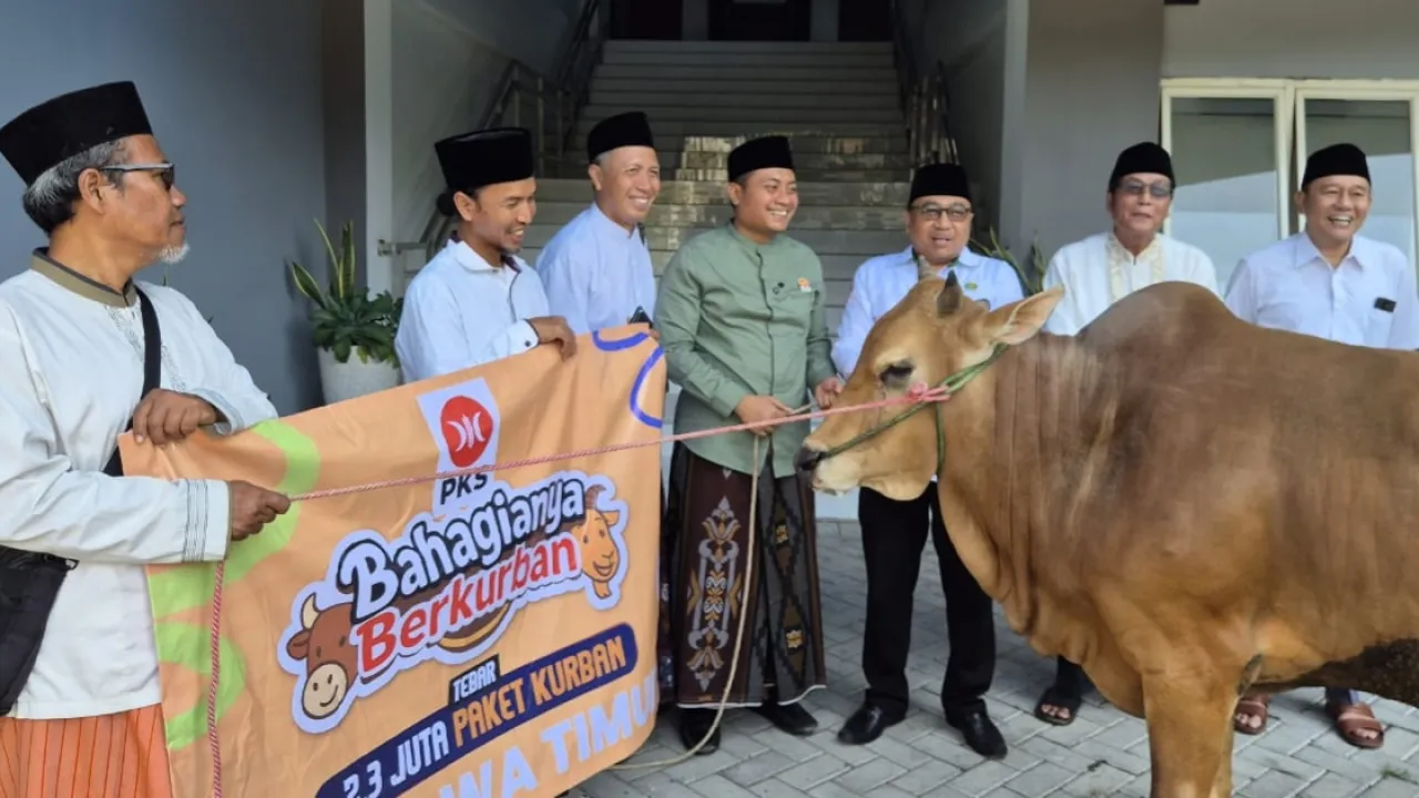 Kuatkan Sinergi dan Silaturahim di Momen Idul Adha, PKS Jatim Serahkan Hewan Kurban ke PWNU, MUI dan PWM