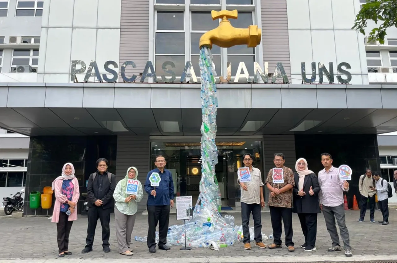 Mahasiswa UNS Kampanyekan STOP Plastik Sekali Pakai, Waspadai Ancaman Mikroplastik