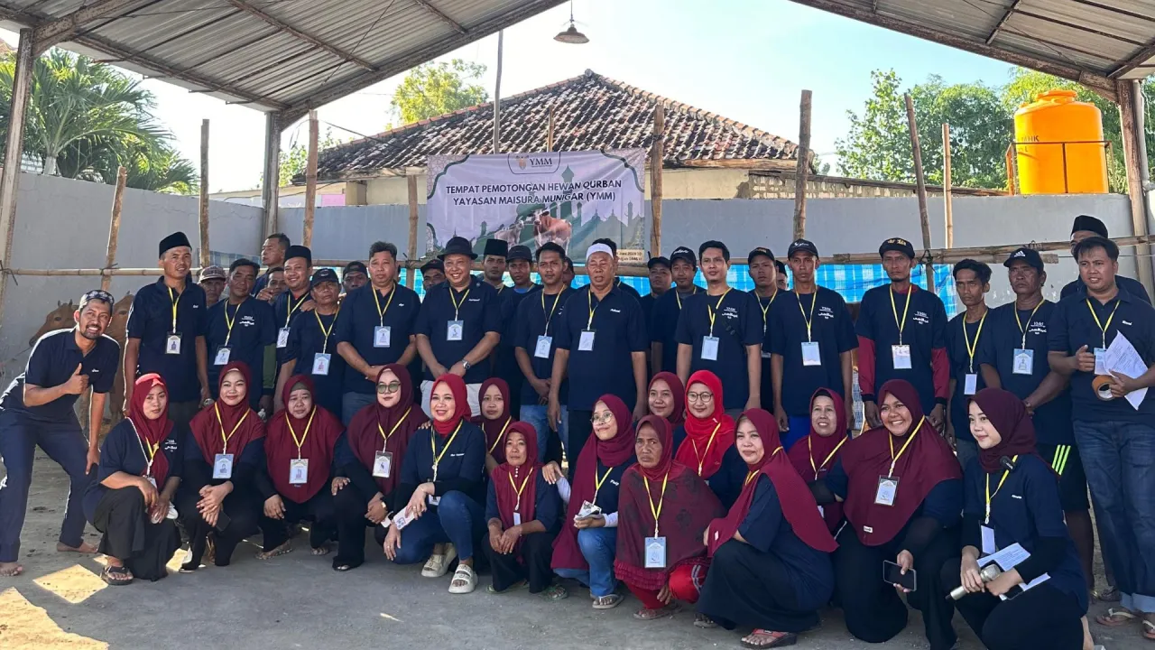 Kurban Perdana, YMM Salurkan 550 Paket Daging untuk Warga yang Membutuhkan