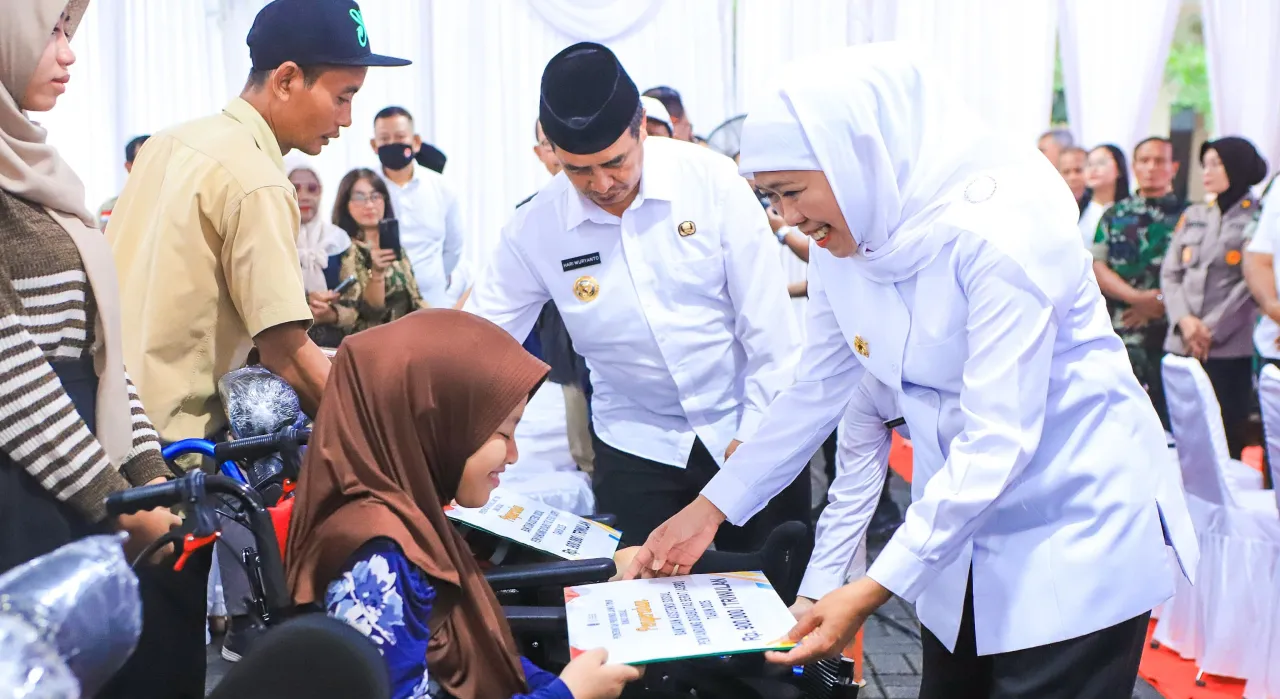 Gubernur Khofifah Salurkan Bantuan Rp 5,935 Miliar di Kabupaten Madiun