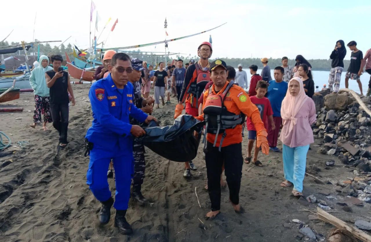 Tiga Jenazah Diduga Korban KMP Tunu Pratama Jaya Ditemukan di Banyuwangi