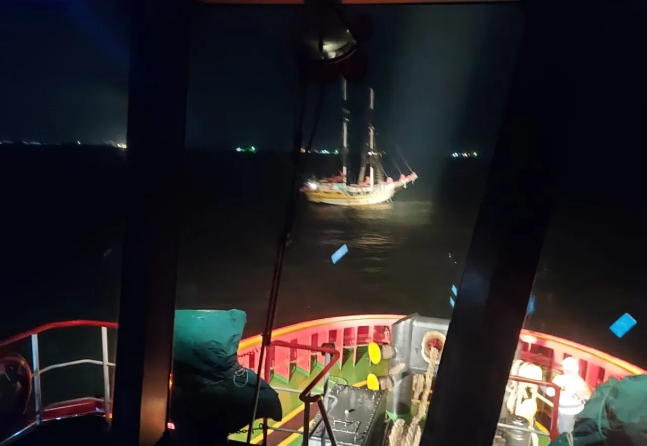 Kapal Survey Arka Kinari Alami Blackout Pelindo Cilacap Lakukan Aksi Evakuasi