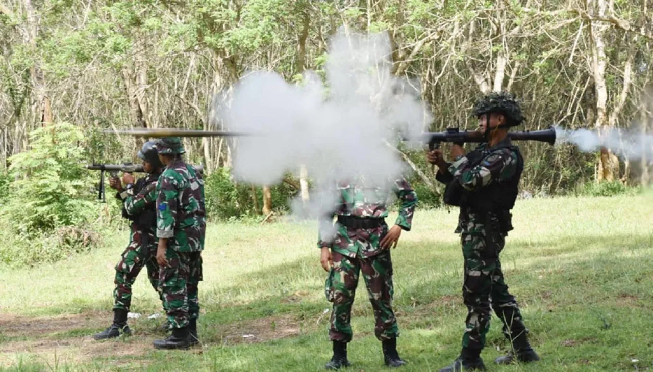 Asah Naluri Tempur, Yonif 5 Marinir Gelar Latihan Menembak Senbanif di Malang