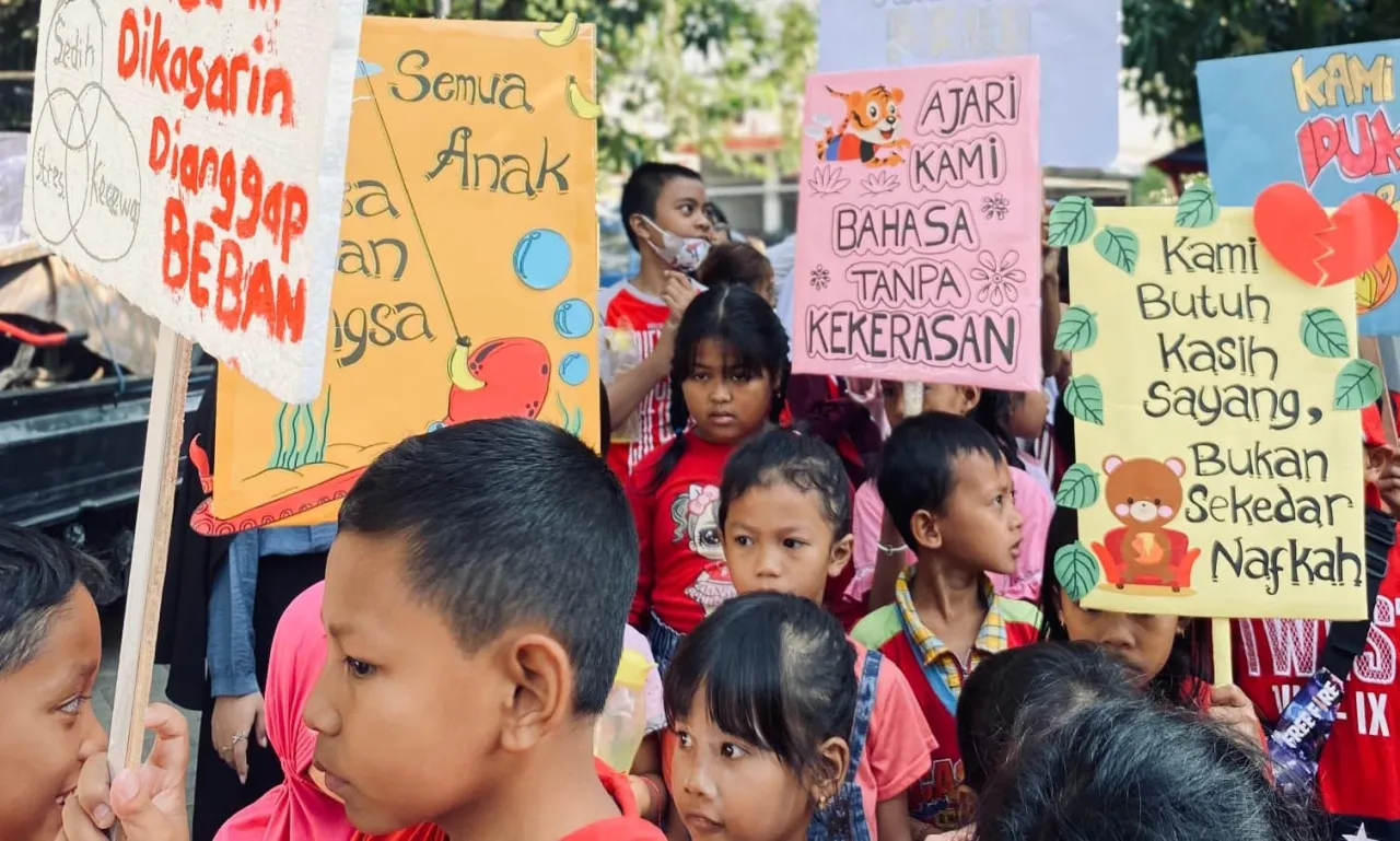 HAN 2025, Anak-anak Kampung Surabaya Suarakan Hak dan Perlindungan Mereka 