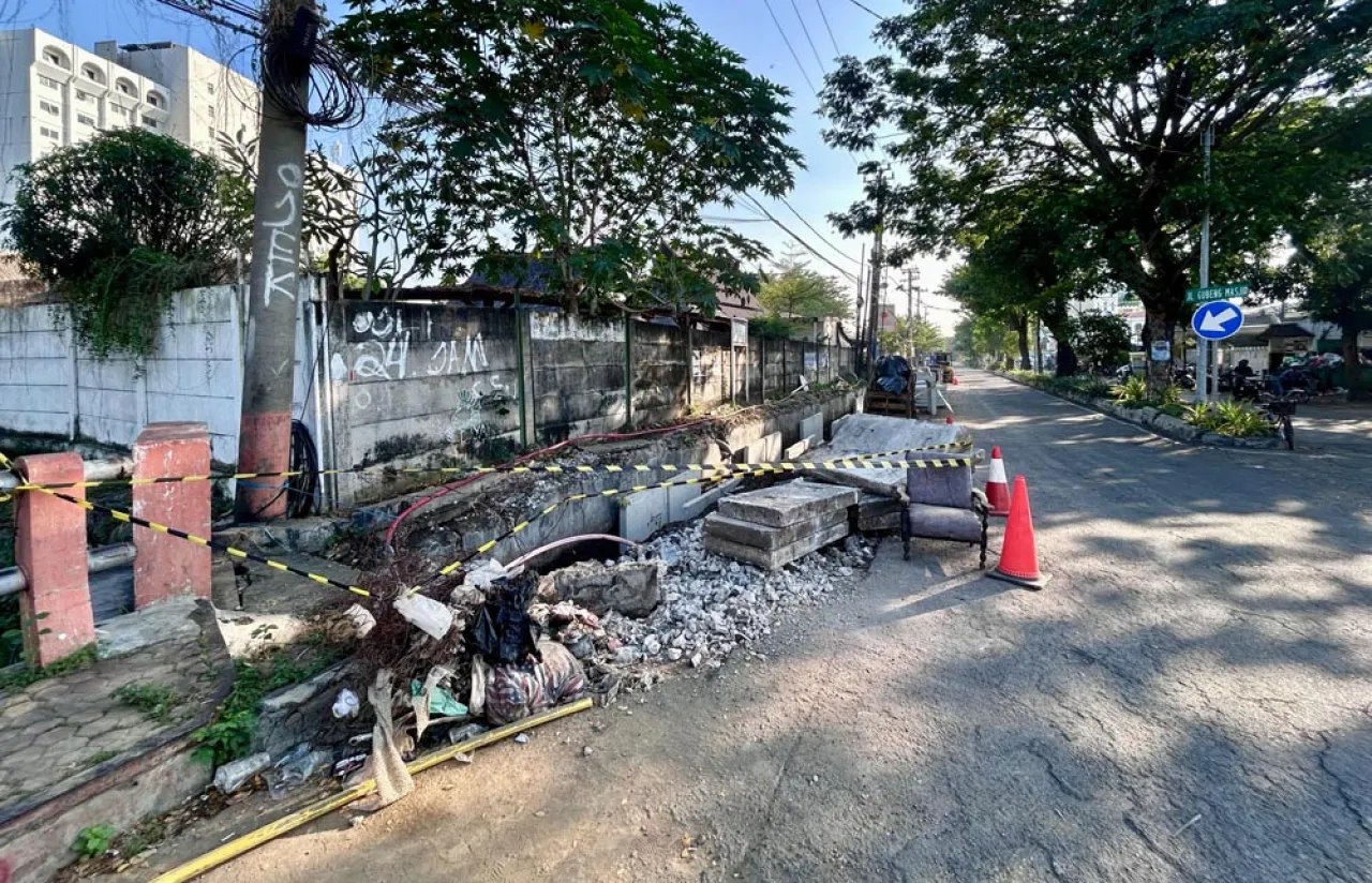 Pembangunan Jalur Pedestrian di Gubeng, KAI Daop 8 Surabaya Himbau Penumpang Waspada Kemacetan
