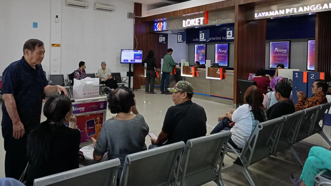 KAI Daop 8 Surabaya Hadirkan Inovasi Pemesanan Tiket yang Lebih Fleksibel dan Cepat, Bikin Perjalanan Makin Mudah