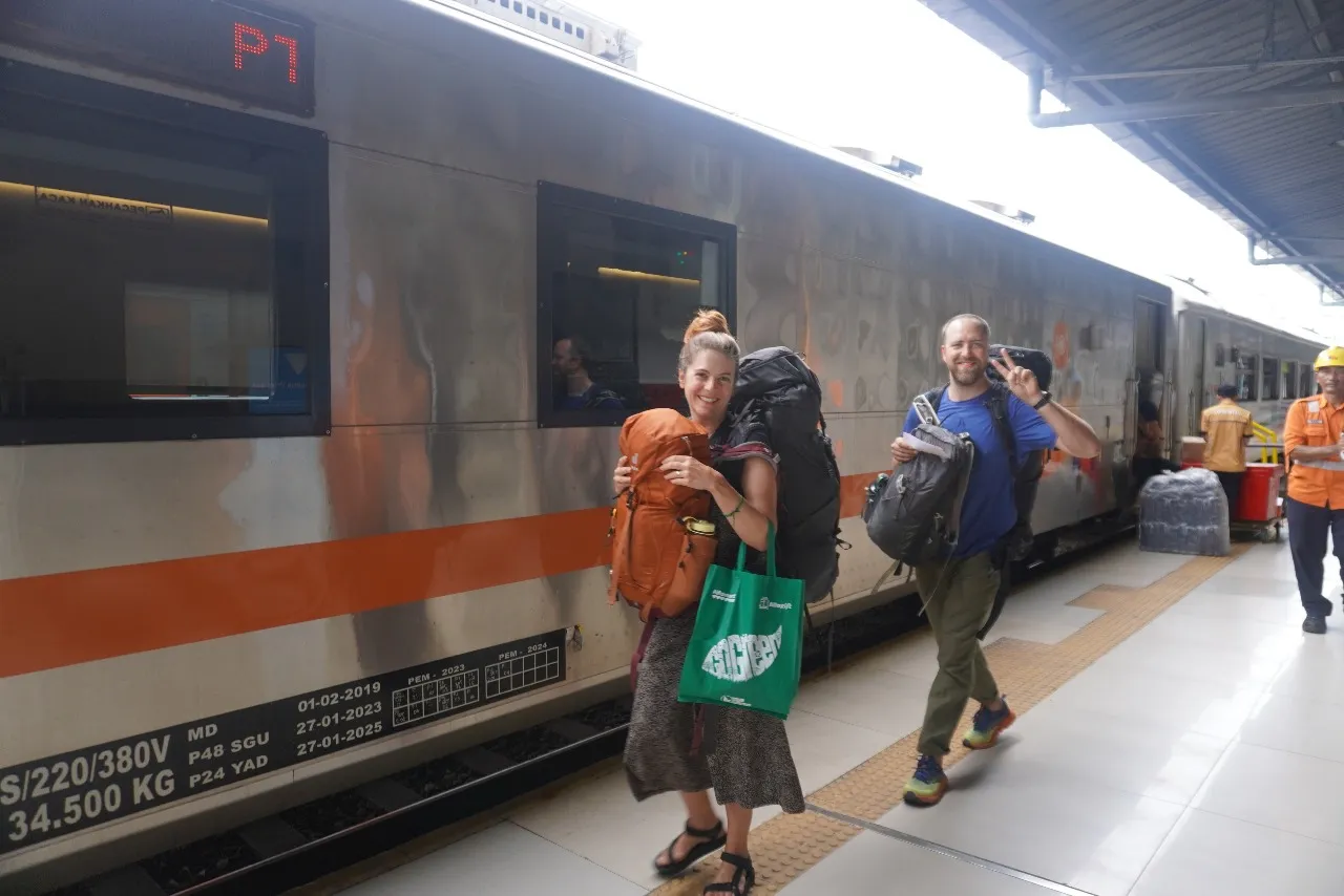 KAI Daop 8 Surabaya Catat 34.533 Wisatawan Asing Gunakan Kereta API Semester I 2025