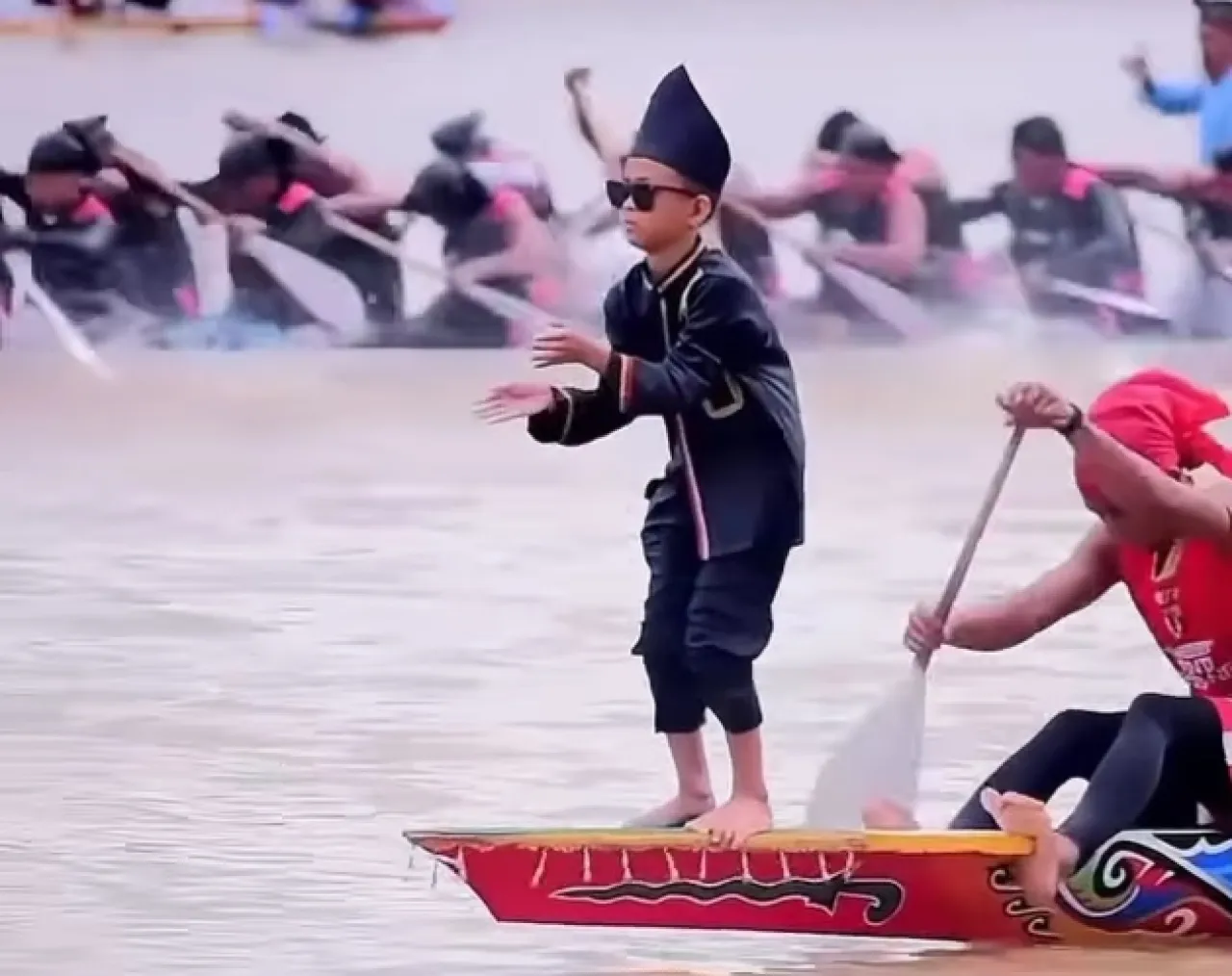 Viral Video Pacu Jalur, Rapper Asal Amerika Siap Datang Ke Riau dan Berduet Dengan Rayyan Arkan Dikha