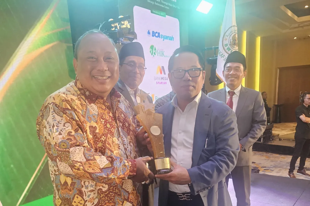 Kampus ITS Wakif Perguruan Tinggi Negeri Badan Hukum (PTNBH) Terbaik di Ajang BWI Awards 2025