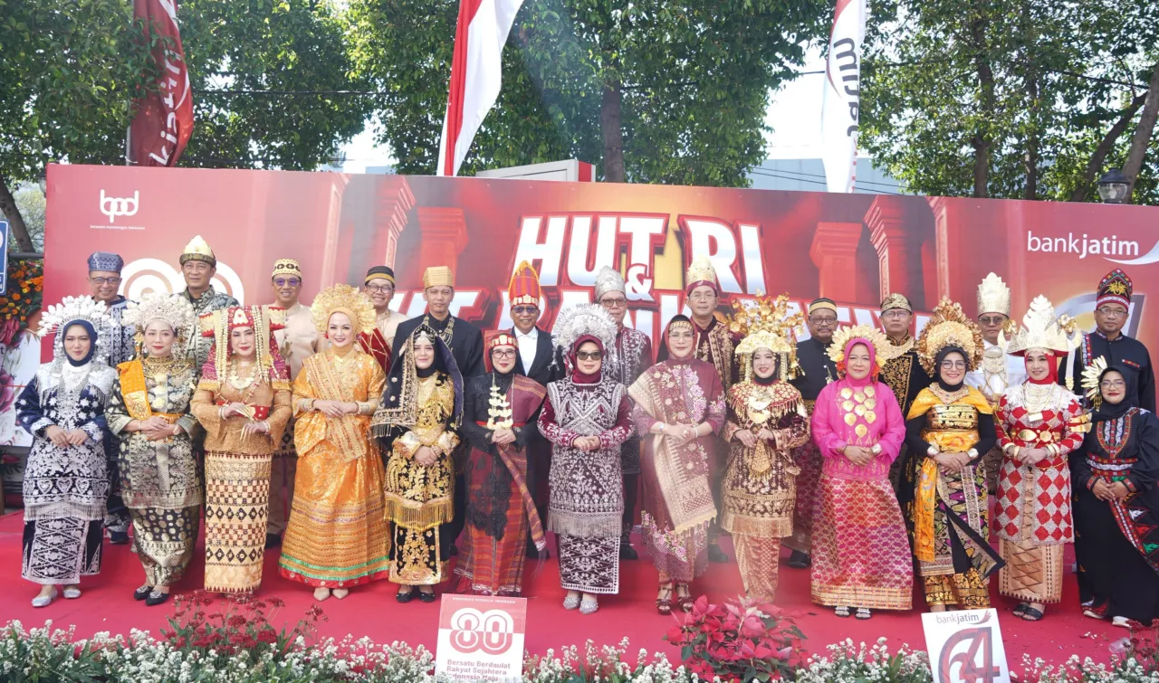 Jatimers Defile 2025 Warnai HUT Bank Jatim ke-64