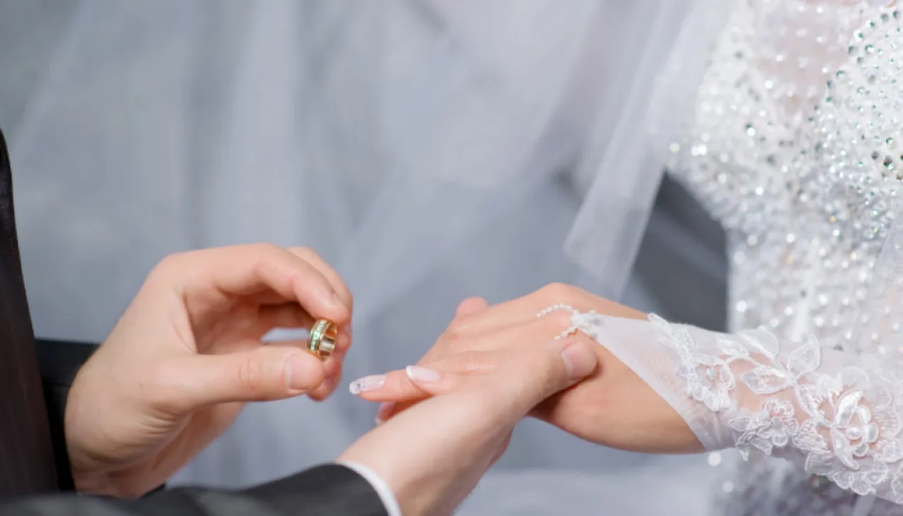 Tunangan: Antara Tradisi, Gengsi dan Kesederhanaan dalam Islam