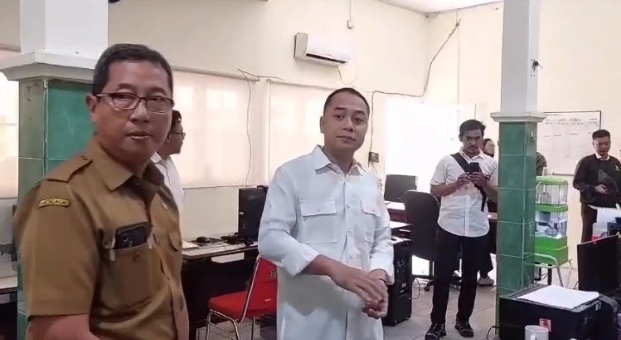 Pemkot Surabaya Tegaskan Pelayanan Administrasi Kependudukan dan Perizinan Gratis, RT/RW Dilarang Tarik Biaya