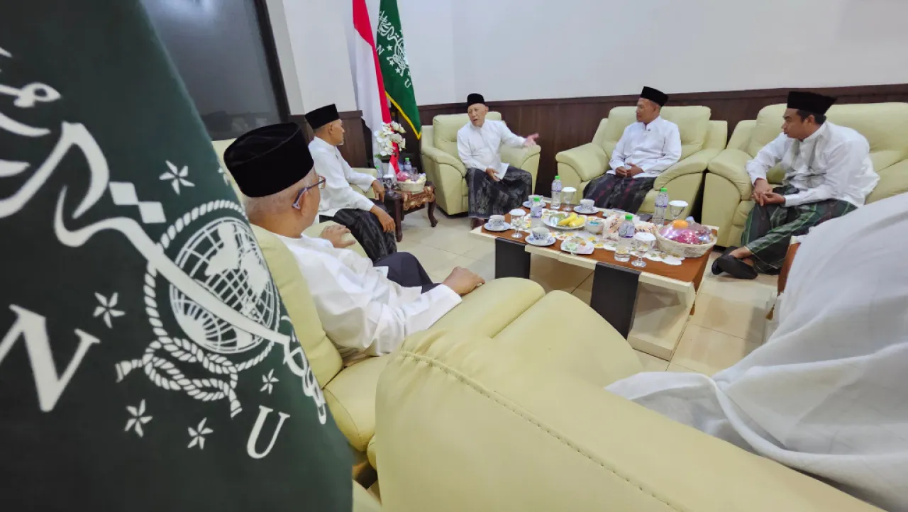 Pengurus PKS Jatim Sowan ke Gus Kikin
