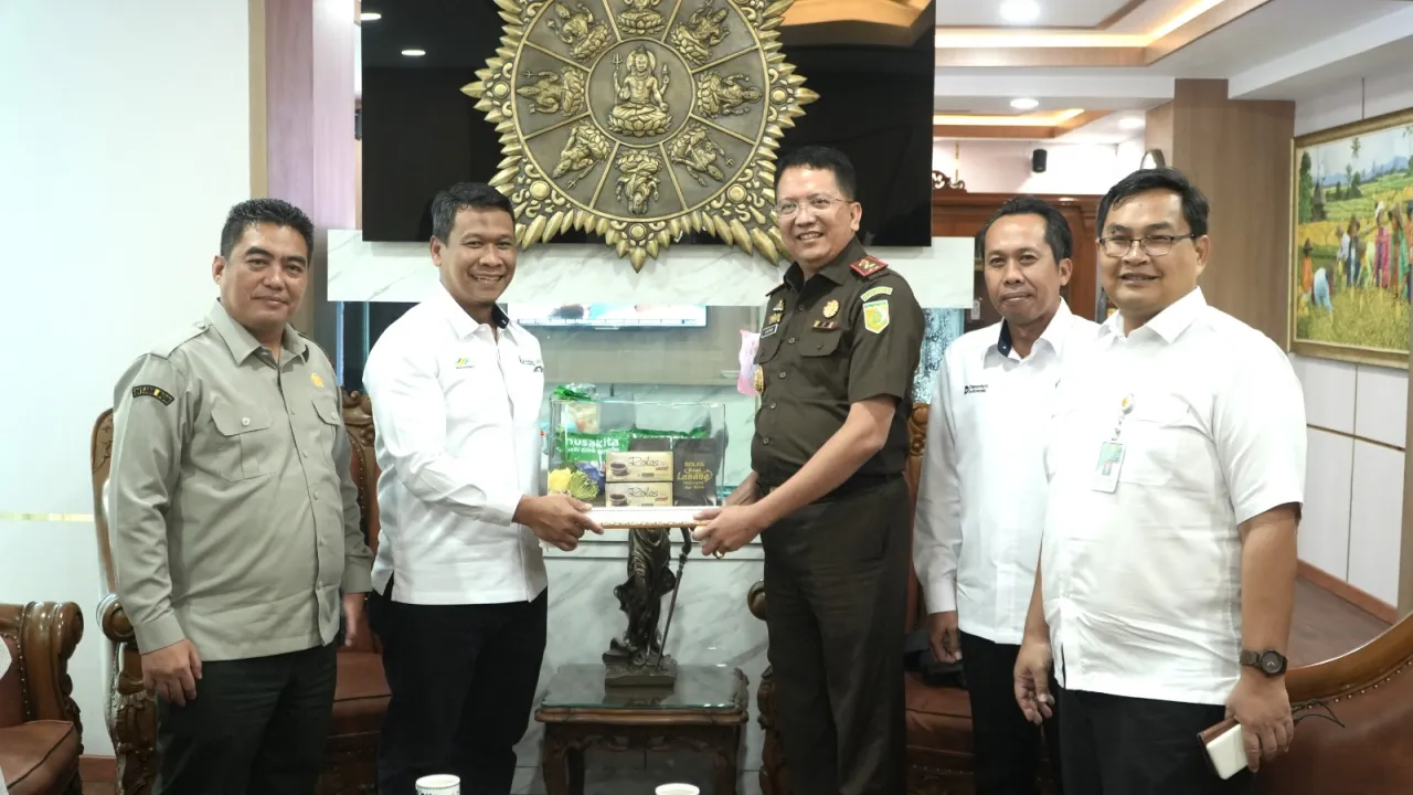 Ditjenbun dan PT SGN Kunjungi Kejati Jatim, Bahas Penertiban Distribusi Gula Rafinasi
