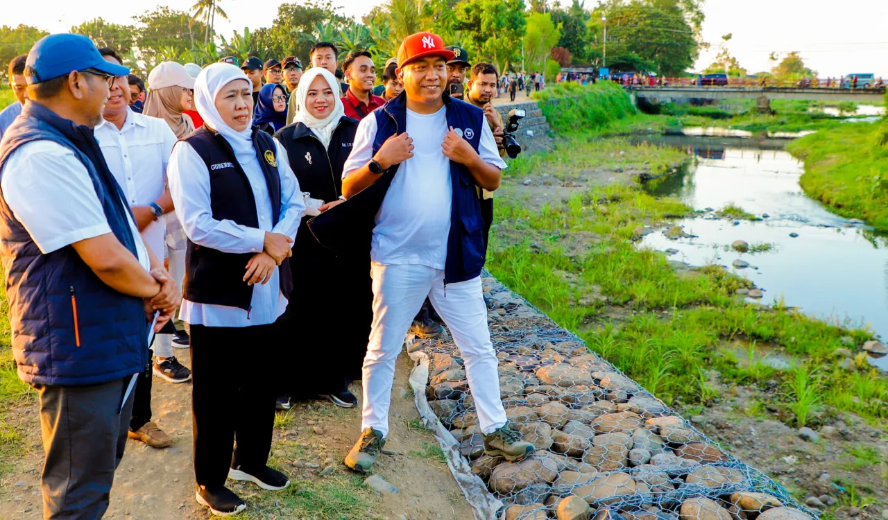 Gubernur Khofifah Gercep Cegah Banjir dan Lancarkan Irigasi, Kerahkan 2 Ekskavator Normalisasi Sungai Selogowo Situbondo