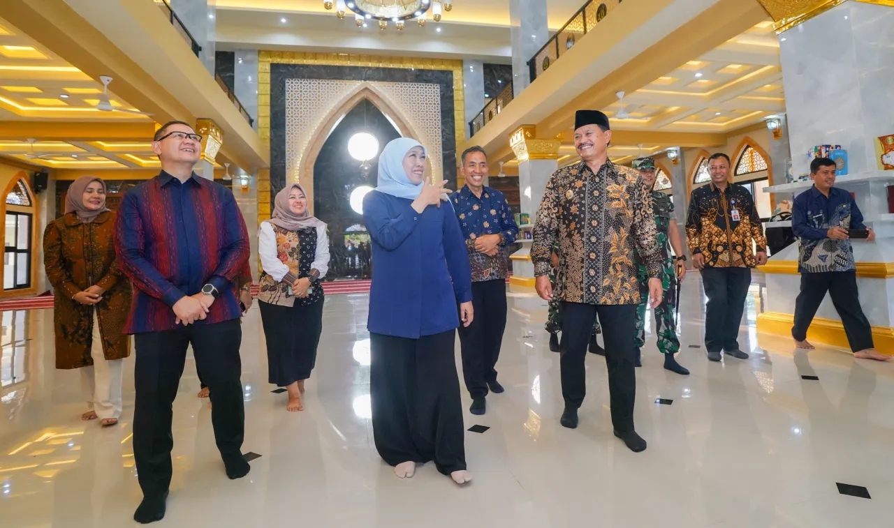 Gubernur Khofifah Meresmikan Masjid Baitus Sholihin SMAN 3 Taruna Angkasa Kota Madiun