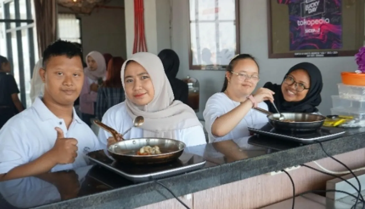 Maxone Hotel Dharmahusada Gelar Cooking Class Inklusif dan Jumat Berkah