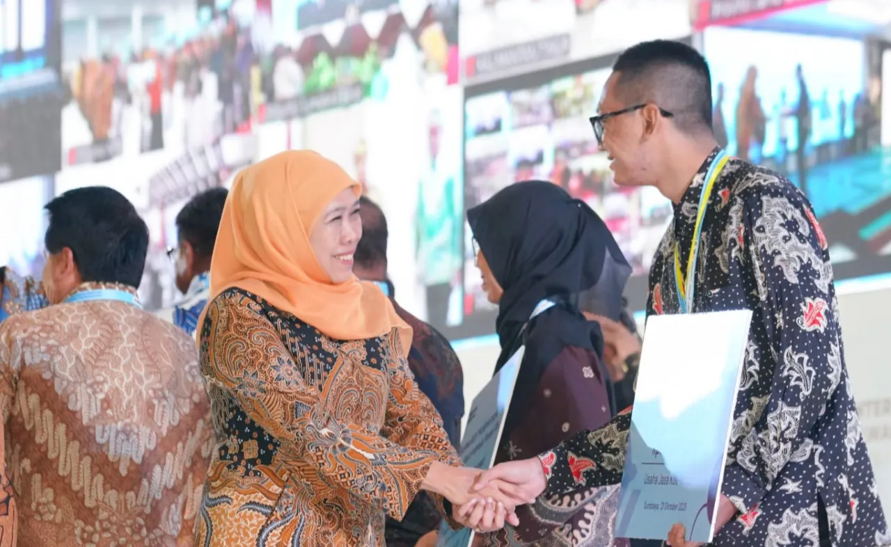Akad Massal KUR 800.000 Debitur Se-Indonesia Bersama Tiga Menteri, Gubernur Khofifah: Bagian Penguatan UMKM