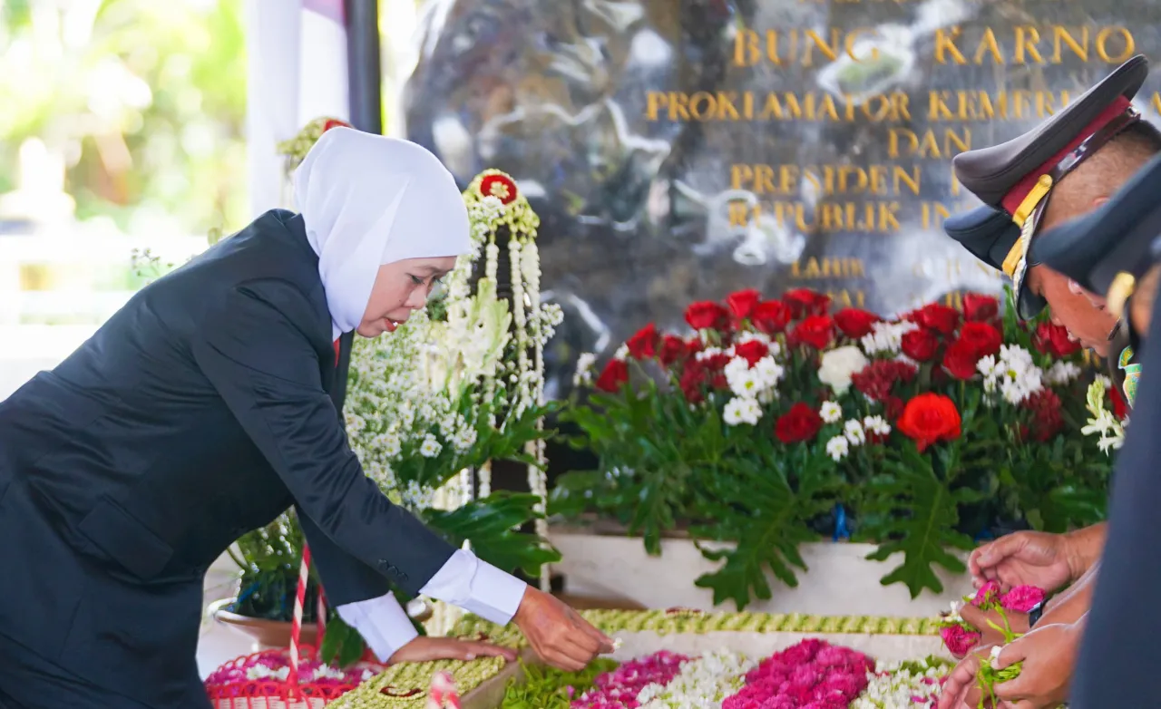 Jelang Hari Jadi ke-80 Jatim, Gubernur Khofifah Pimpin Ziarah Makam Proklamator RI