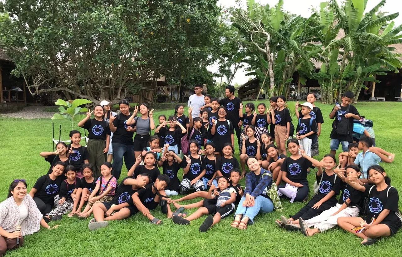 Anak-Anak Tabanan Menanam Harapan Lewat Program “Pohonku, Sahabatku” di Nuanu City