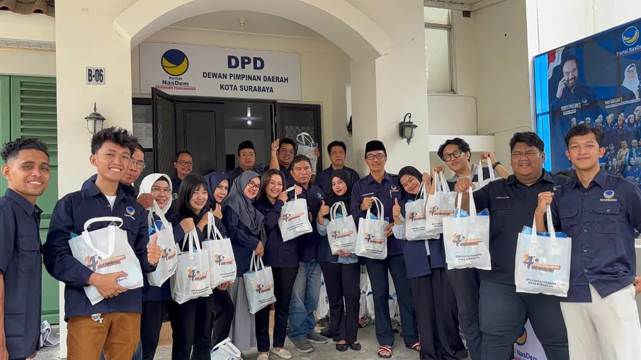 HUT ke-14 Partai NasDem, Karangan Bunga Penuhi Kantor DPD Surabaya: Simbol Kebersamaan dan Solidaritas Politik