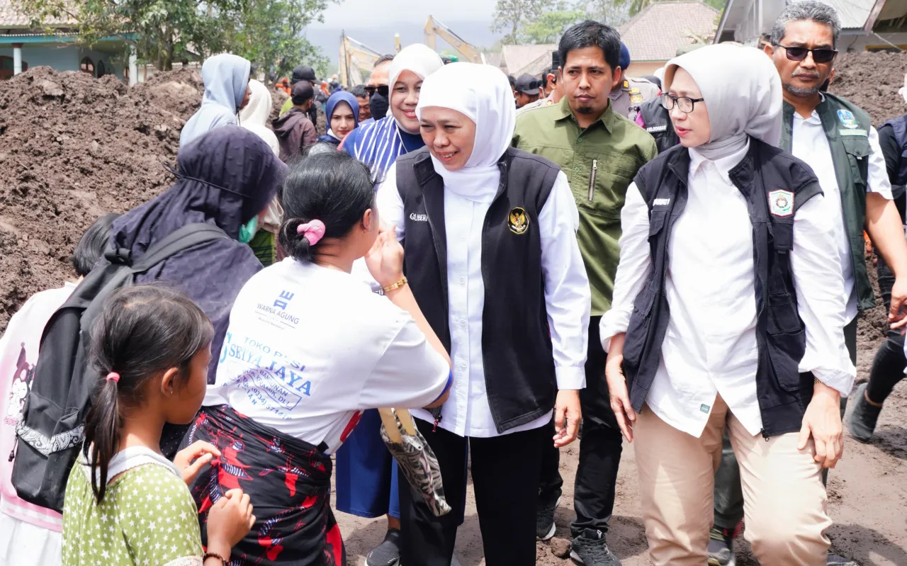 Gubernur Khofifah Turun Langsung Memimpin Penanganan Dampak Awan Panas Guguran Gunung Api Semeru