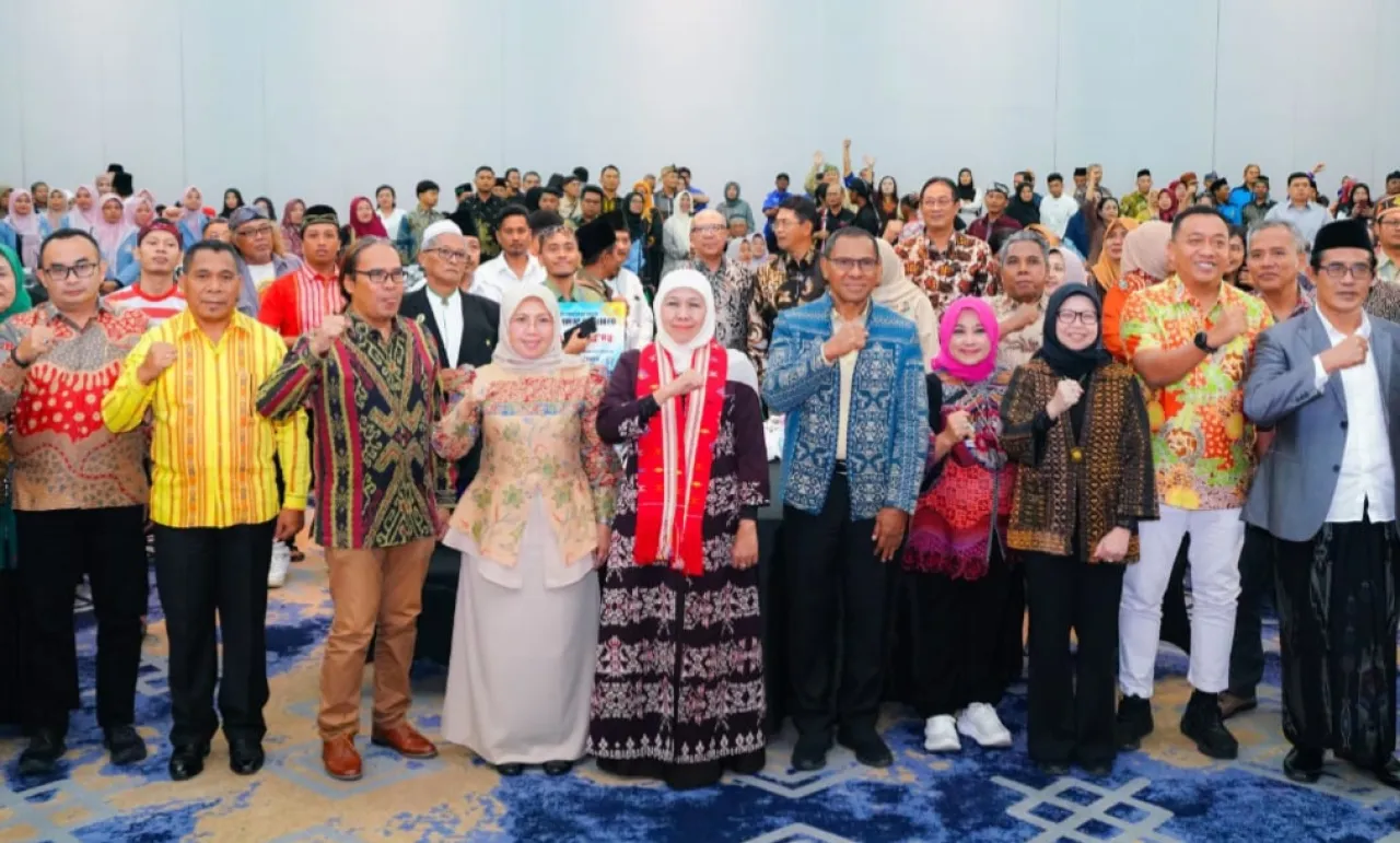 Guyub dan Penuh Suasana Kekeluargaan, Gubernur Khofifah Silaturahim dengan Masyarakat NTT Asal Jatim