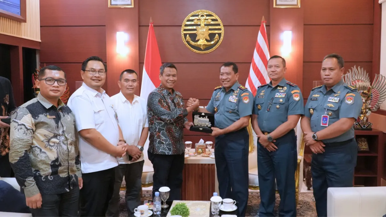 Kunjungan kerja PT Sinergi Gula Nusantara dan Kementerian Pertanian ke Mako Lantamal V Surabaya memperkuat sinergi hilir