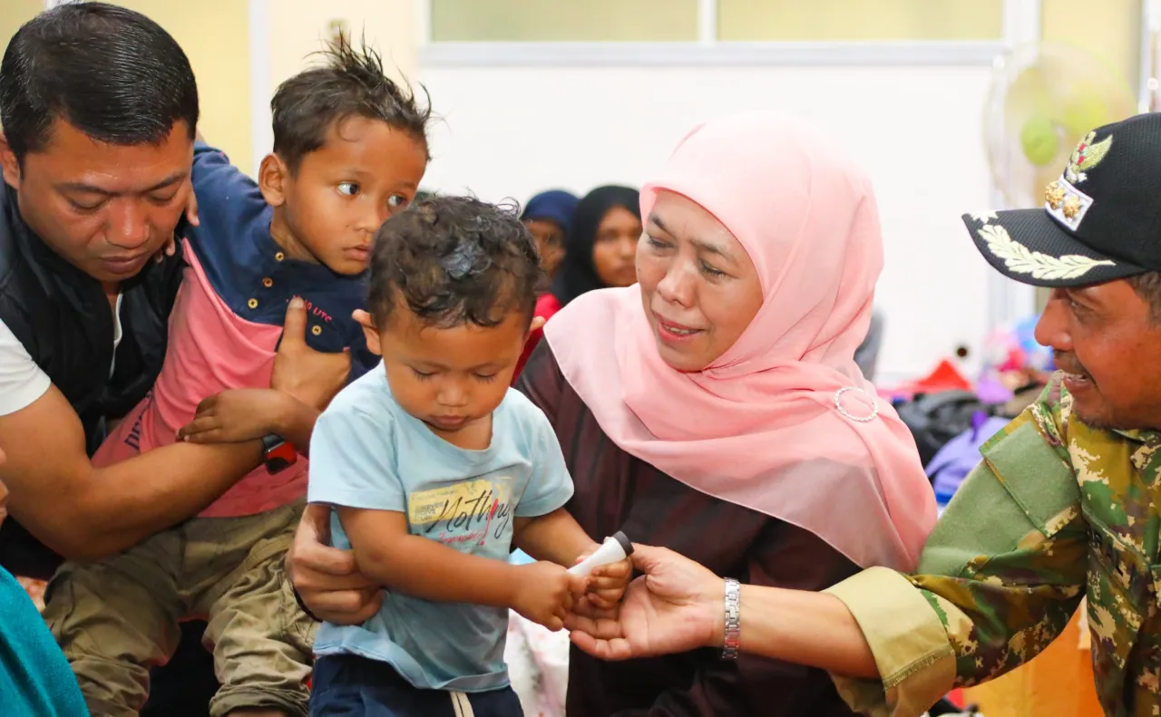 Bentuk Empati serta Solidaritas Masyarakat Jatim, Gubernur Khofifah Salurkan Bantuan untuk Pengungsi di Pidie Jaya