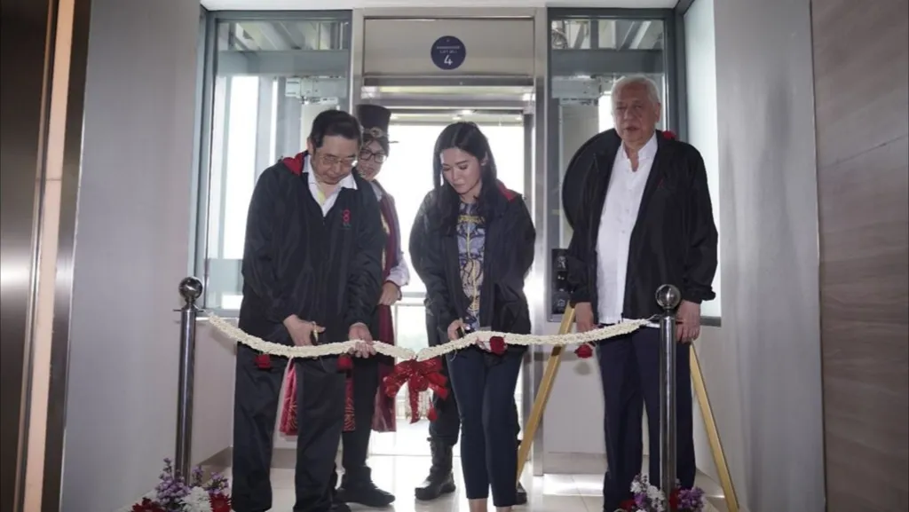 Novotel Samator Surabaya Timur Genap 8 Tahun, Luncurkan Panoramic Lift sebagai Ikon Baru Hotel