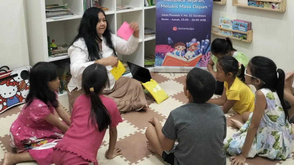 Rumah Baca Tante Djie Tumbuhkan Minat Baca Anak Lewat Membaca Nyaring dan Aktivitas Kreatif