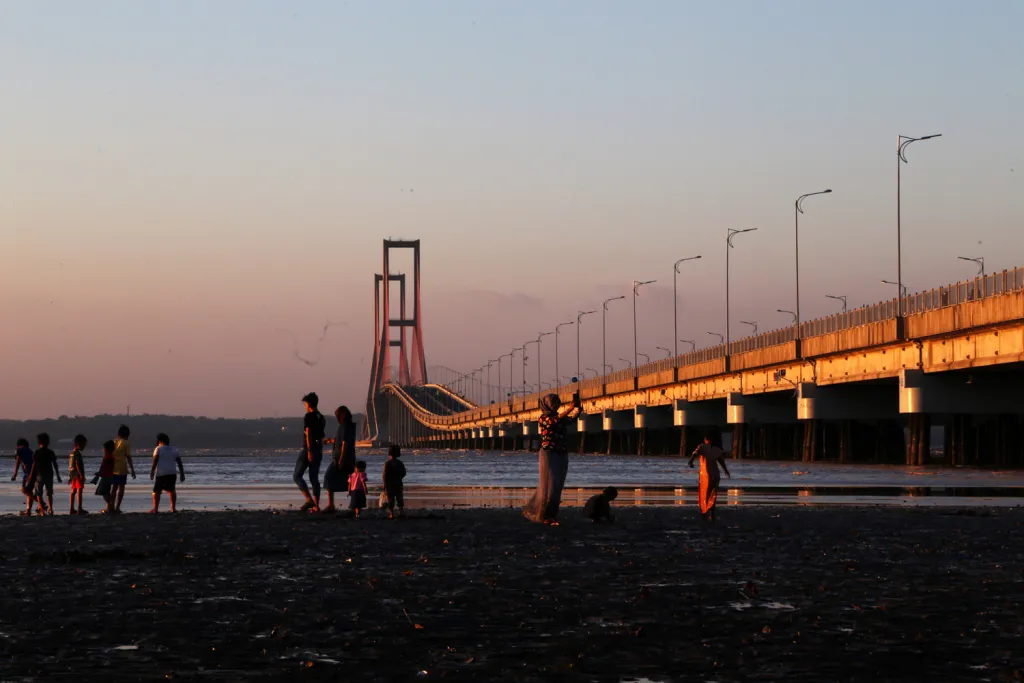 Surabaya Sudah Maju, Tapi Bagaimana Madura dan Tapal Kuda?