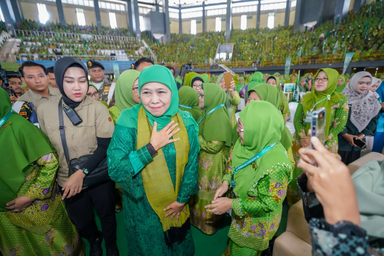 Khofifah Hadiri Pelantikan 26 PAC dan 445 Ranting Muslimat NU se Kabupaten Kediri. foto: KIP/FJN