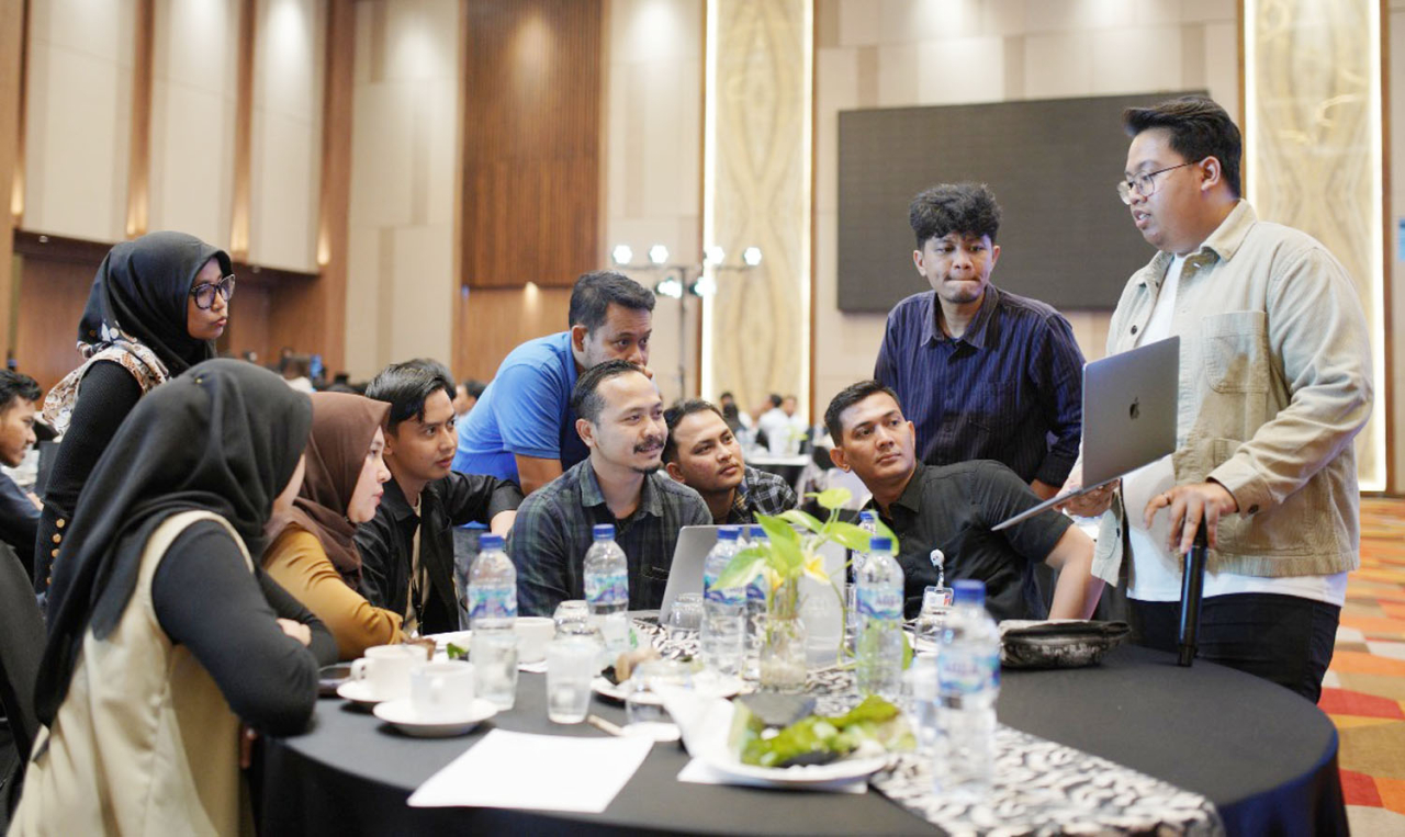Danang Prakoso (paling kanan), narasumber dari Mediatics Digital Indonesia, memberikan insight kepada peserta bagaimana AI dapat mengubah cara content creator dan brand berinteraksi. Foto/SIG