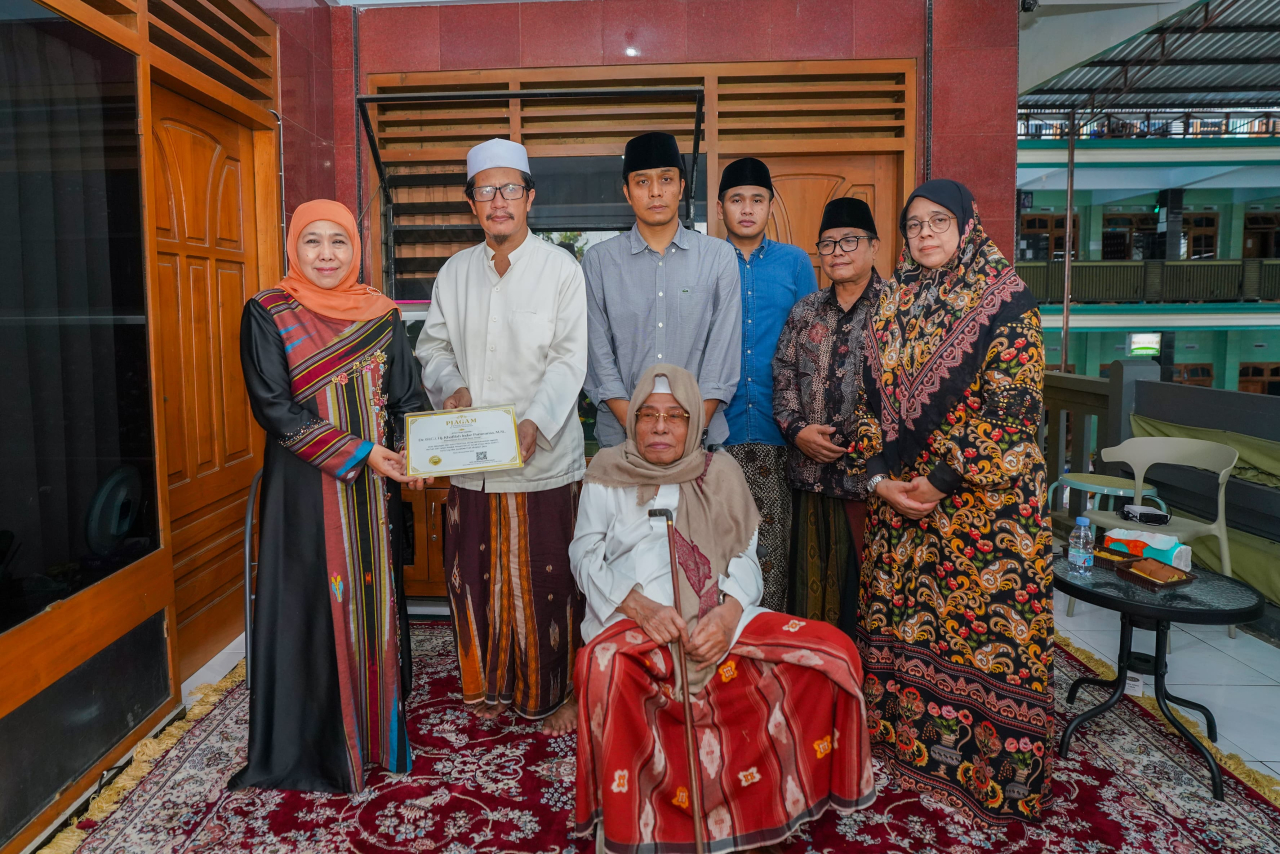 Khofifah Apresiasi Peran Besar Pondok Pesantren Al Falah dalam Membangun Generasi Emas Berintegritas dan Berakhlak