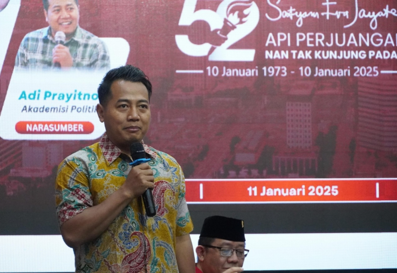 Adi Prayitno, M.Si, Pengamat politik dari UIN Syarif Hidayatullah Jakarta saat menjadi pembicara seminar menyambut HUT ke-52 PDI Perjuangan di Surabaya. foto: PDIP/AJ