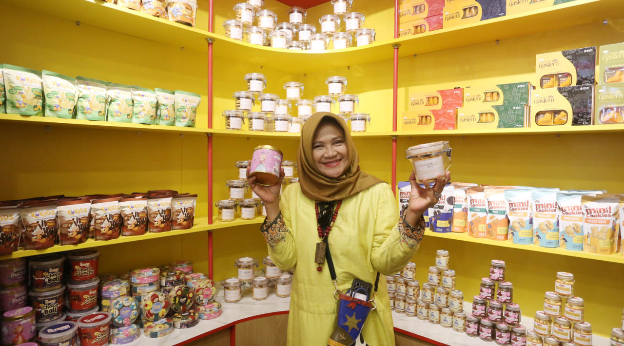 Owner Ina Cookies, Ina Wiyandini atau yang akrab disapa Mama Ina. Foto/Alim Perdana