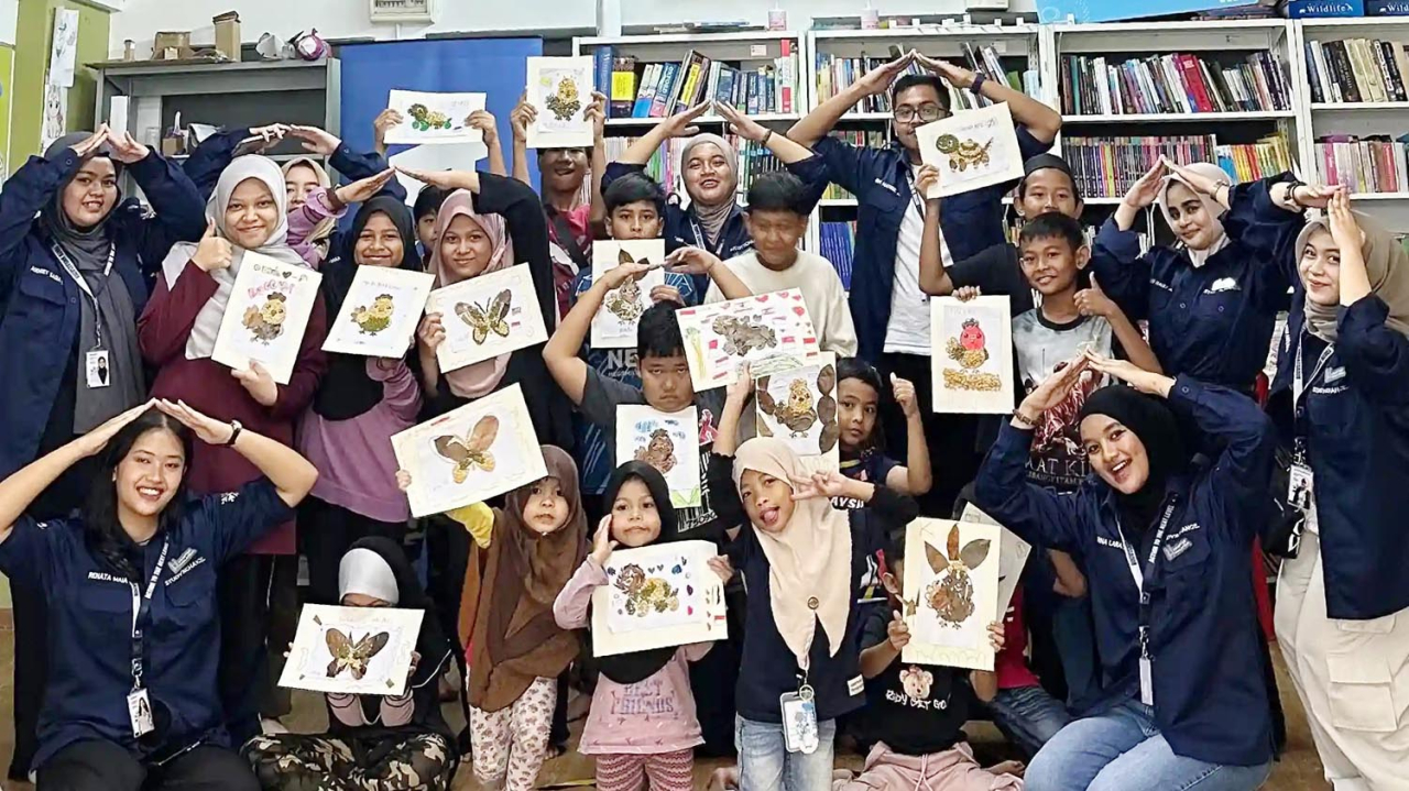 Mahasiswa FISIP UNAIR Sukses Implementasikan Program Lingkungan di Malaysia