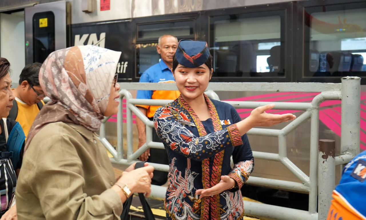 KAI Berikan Service Recovery Bagi Pelanggan KA Terlambat Datang Imbas Perubahan Pola Operasi
