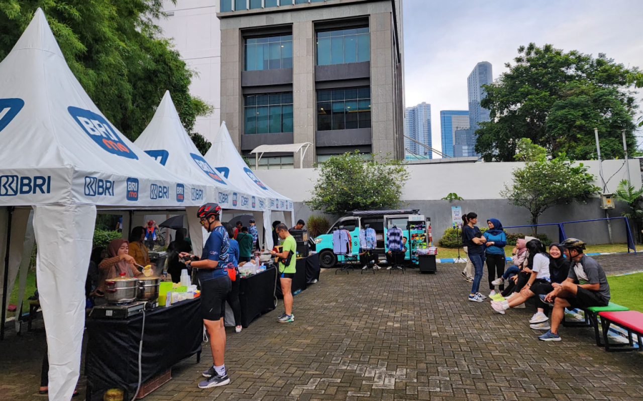 BRI BO Surabaya Tanjung Perak Dorong Inklusi Keuangan dan Kesehatan Masyarakat melalui "Tunjungan Loop"