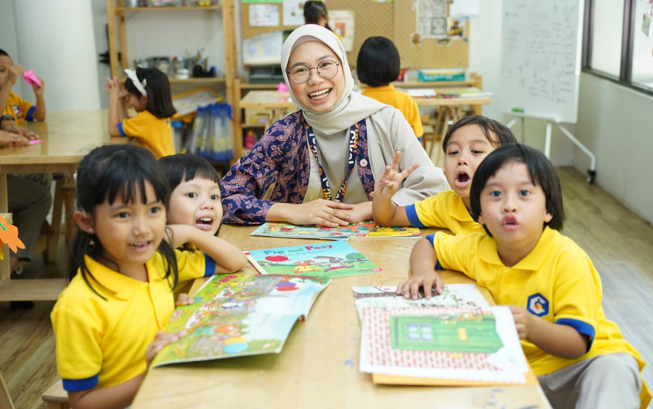 Fokus pembelajaran Matematika di TK Cikal Bandung adalah pada keterampilan dasar logika matematika, bukan pada operasi hitung berbasis angka. Foto/TK Cikal Bandung