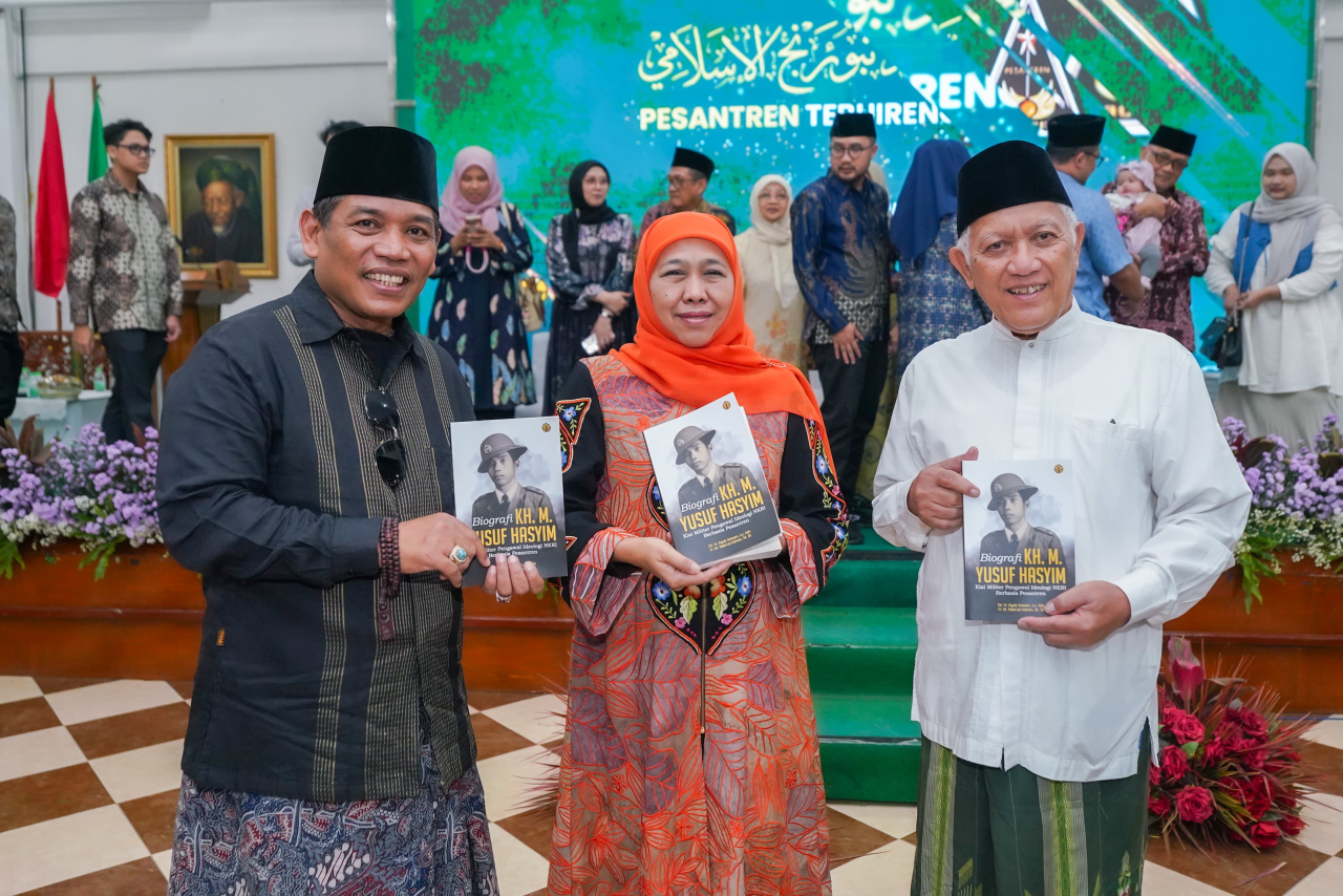 Khofifah Indar Parawansa hadir dalam Seminar dan Bedah Buku Biografi KH M Yusuf Hasyim: Kiai Militer Pengawal Ideologi NKRI Berbasis Pesantren di Pondok Pesantren Tebuireng Jombang. foto: KIP/FJN