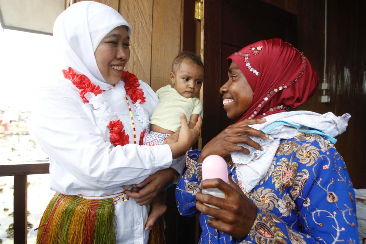 Khofifah Indar Parawansa saat kunjungan ke Papua. foto: KIP/FJN