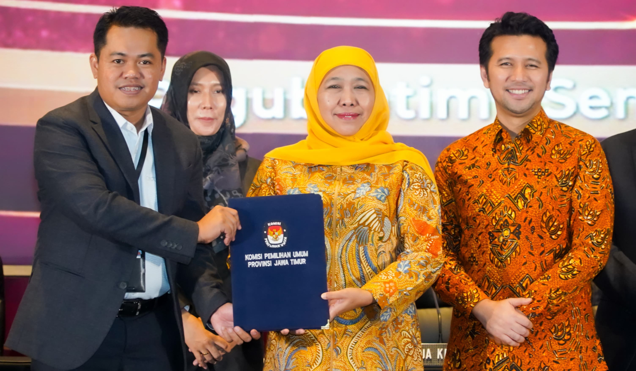KPU Jatim menetapkan Khofifah-Emil sebagai Gubernur dan Wagub Jatim 2025-2030. foto: KIP/FJN