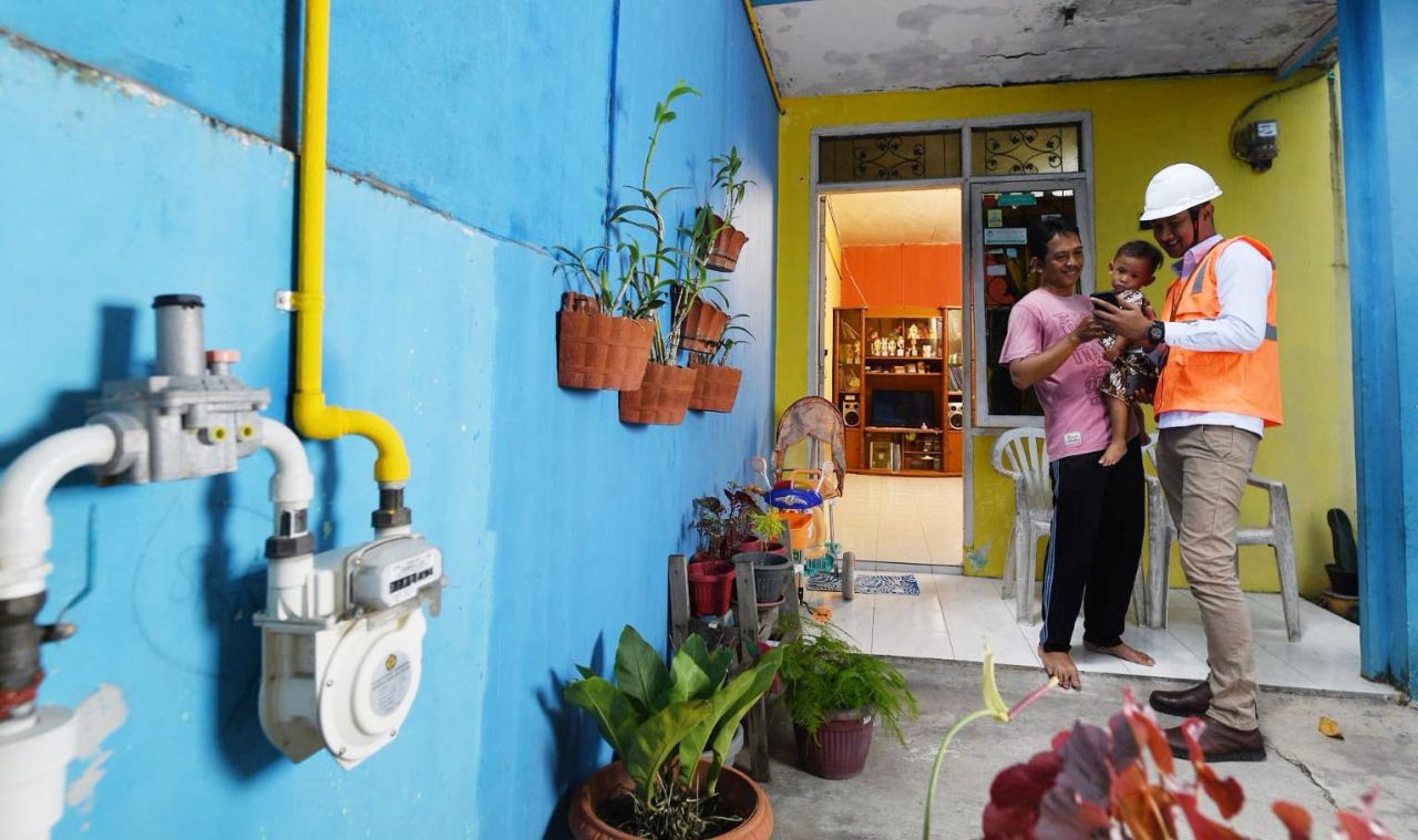 Untuk membantu pelanggan dalam mengelola konsumsi gas, PGN menyediakan aplikasi PGN Mobile, yang memungkinkan pemantauan pemakaian gas secara real-time.  Foto/PGN