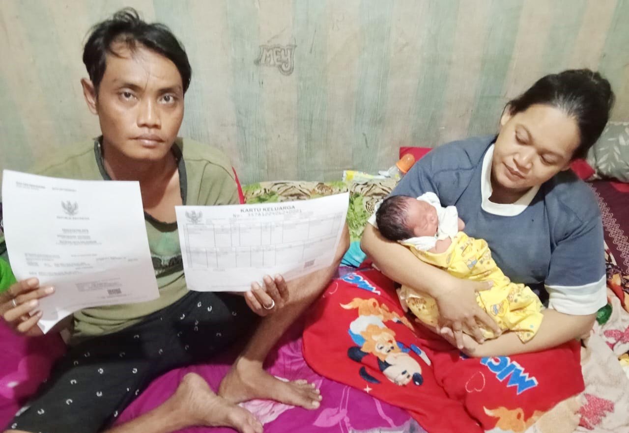 Bayi bernama Bima Febriano ini punya identitas kependudukan seperti akte lahir dan Kartu Identitas Anak (KIA). Foto/KTM